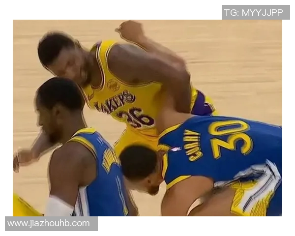 勇士与湖人激战四月十三日NBA季后赛精彩对决引发球迷热议 勇士与湖人激战四月十三日NBA季后赛精彩对决引发球迷热议