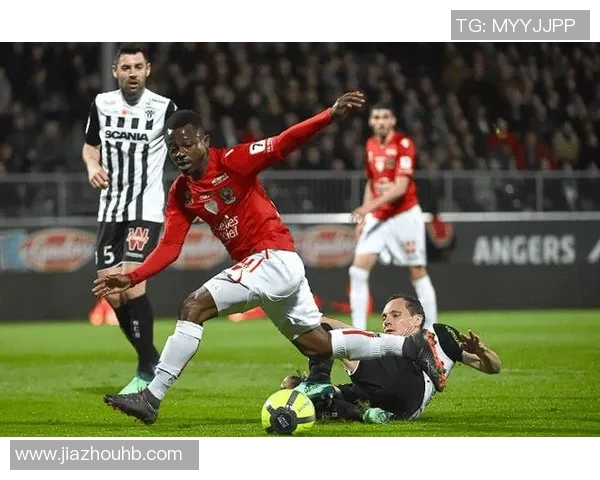 法国杯激战昂热与巴黎争锋谁能在这场对决中笑到最后