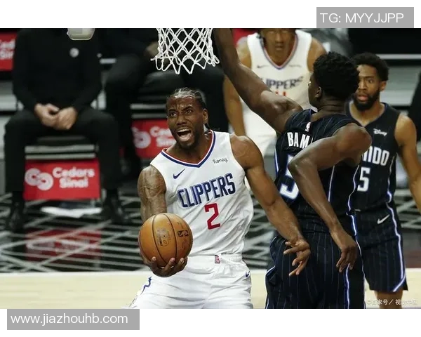 快船与太阳再度交锋NBA复赛精彩对决引发球迷热议 快船与太阳再度交锋NBA复赛精彩对决引发球迷热议